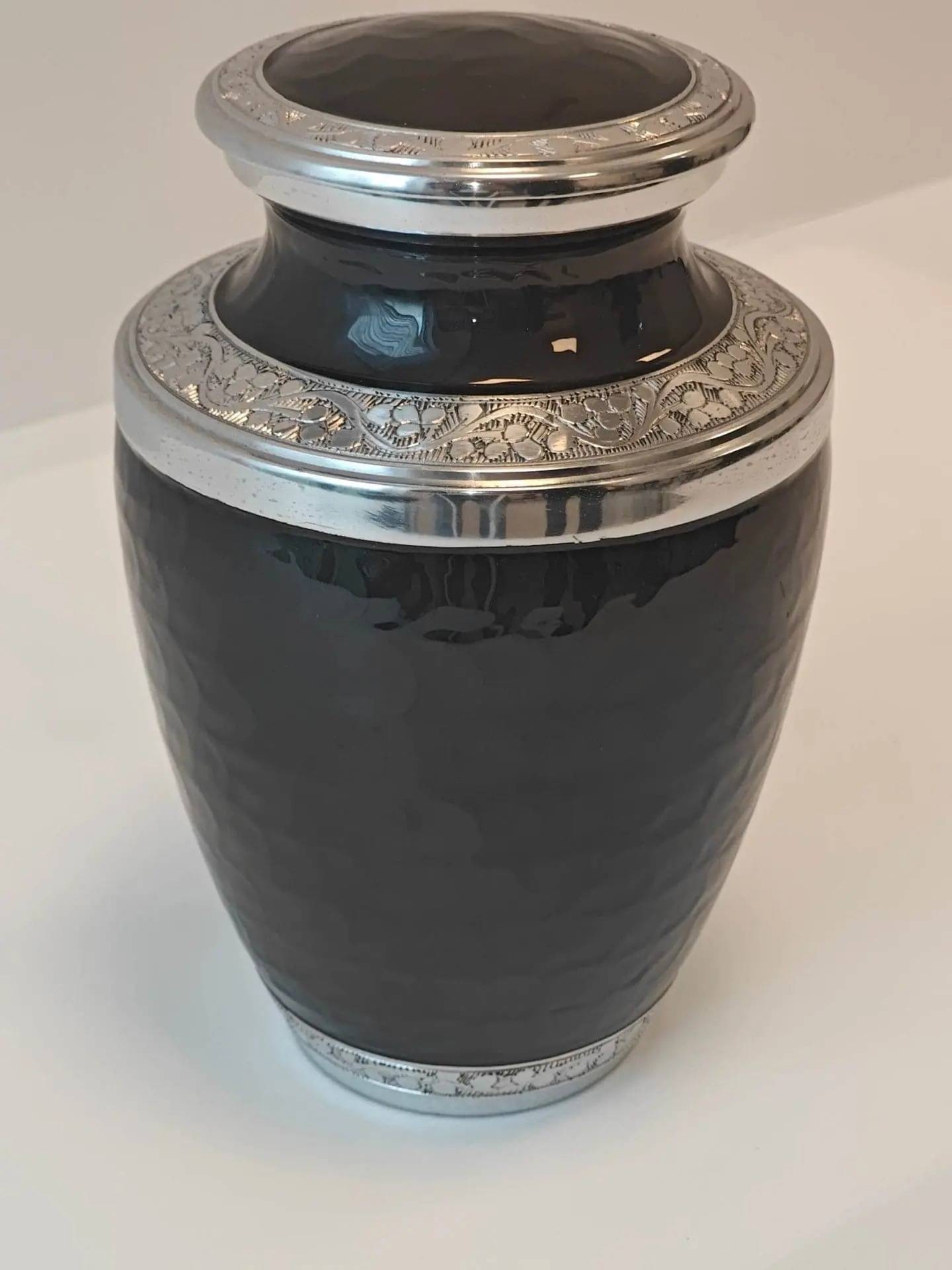 Metal urns – model 4