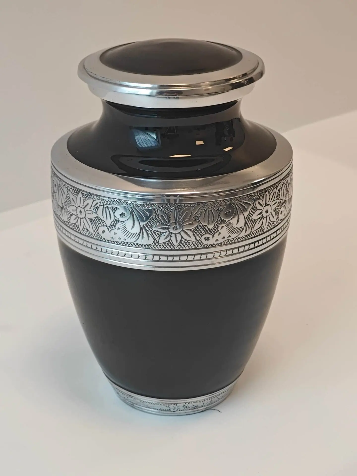 Metal urns – main collection view